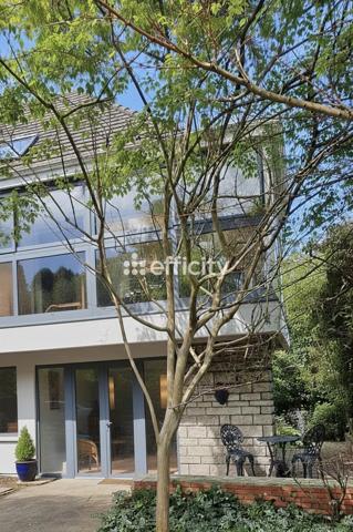 Maison
         9 pièces
        - 224 m² 1 680 000 € *