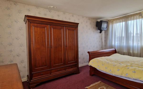 Maison à vendre    6 pièces • 218 m2 Saint-Quentin