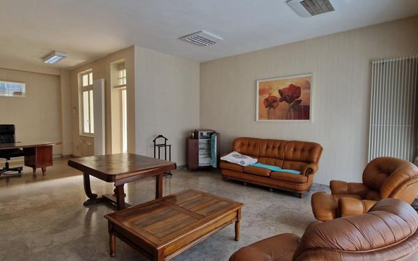 Maison à vendre    6 pièces • 218 m2 Saint-Quentin