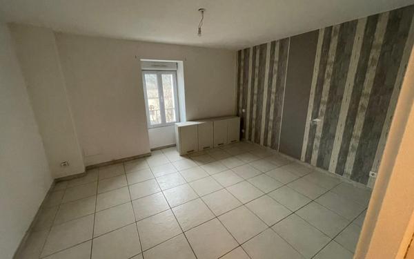 Appartement à louer    3 pièces •  Le Martinet