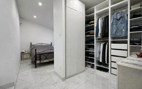 Maison à vendre    5 pièces •  Marignane