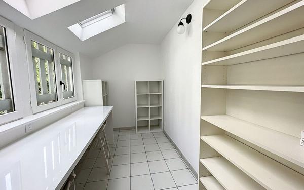 Appartement à louer    1 pièce •  Guyancourt