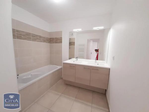 Appartement à louer 3 pièces 61.57m² Pierre-Bénite (69310)