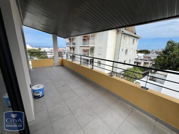 Appartement à louer 3 pièces 63.8m² Saint-Pierre (97410)