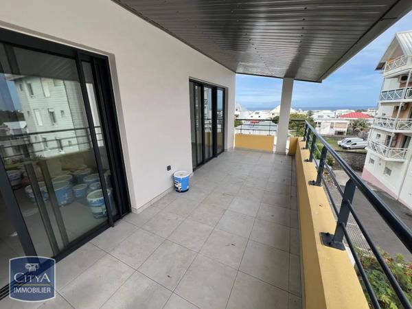 Appartement à louer 3 pièces 63.8m² Saint-Pierre (97410)