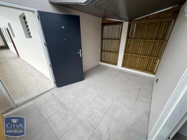 Appartement à louer 3 pièces 63.8m² Saint-Pierre (97410)