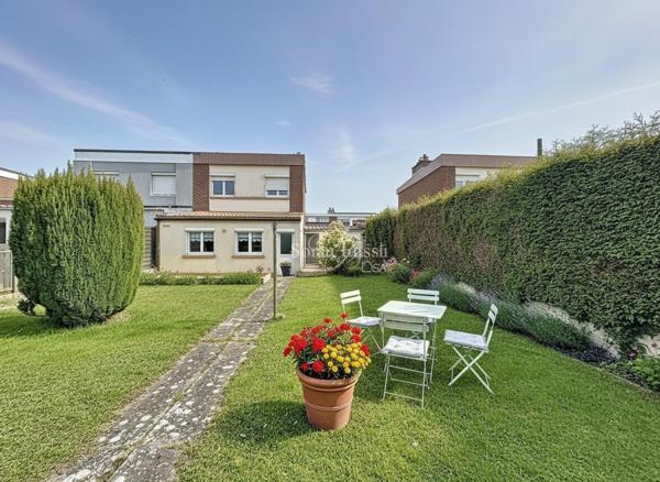 MAISON DE RESIDENCE SEMI MITOYENNE 3 CHAMBRES SOUS SOL + GARAGE