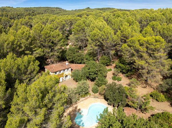 A VENDRE EN EXCLUSIVITÉ SUPERBE PROPRIÉTÉ DE 240m² À COTIGNAC sur 15 000m² de terrain