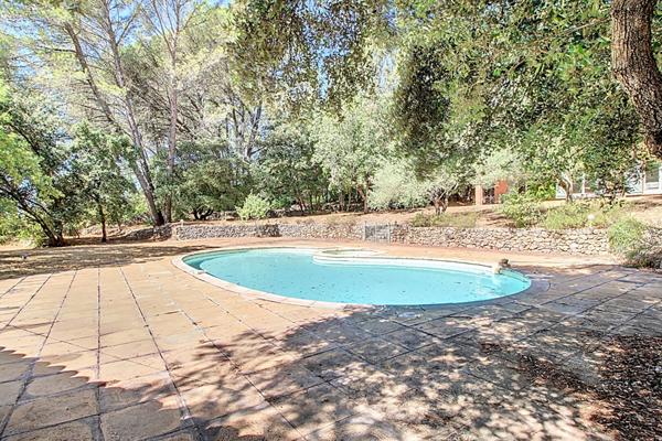 A VENDRE EN EXCLUSIVITÉ SUPERBE PROPRIÉTÉ DE 240m² À COTIGNAC sur 15 000m² de terrain