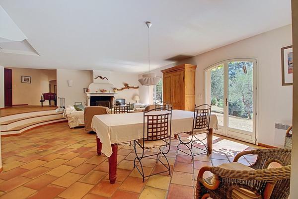 A VENDRE EN EXCLUSIVITÉ SUPERBE PROPRIÉTÉ DE 240m² À COTIGNAC sur 15 000m² de terrain