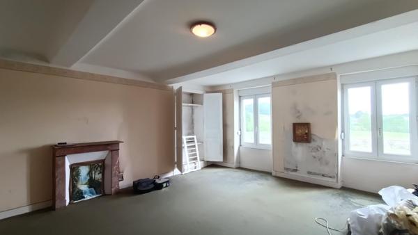 Maison à NEUILLY-LE-VENDIN, 53250 - 8 pièces 167m²