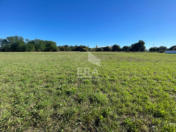 A vendre - Terrain plat constructible à Vic-en-Bigorre
