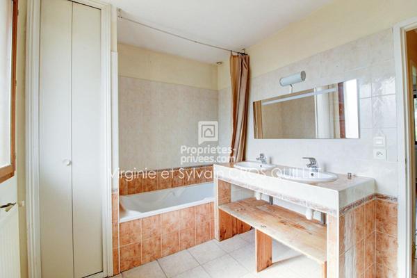 COTE PAVEE Maison T6 136 m2 grand garage 80 m²