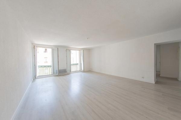 CLERMONT-L’HÉRAULT (34800) – APPARTEMENT 4 PIÈCES – 3 CHAMBRES – SÉJOUR 30M² – EXPOSITION SUD-EST – DPE B