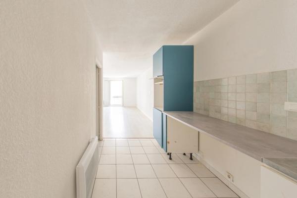 CLERMONT-L’HÉRAULT (34800) – APPARTEMENT 4 PIÈCES – 3 CHAMBRES – SÉJOUR 30M² – EXPOSITION SUD-EST – DPE B