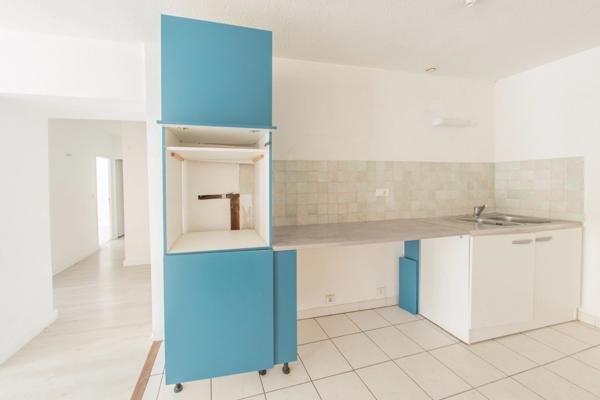 CLERMONT-L’HÉRAULT (34800) – APPARTEMENT 4 PIÈCES – 3 CHAMBRES – SÉJOUR 30M² – EXPOSITION SUD-EST – DPE B