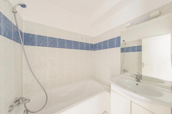 CLERMONT-L’HÉRAULT (34800) – APPARTEMENT 4 PIÈCES – 3 CHAMBRES – SÉJOUR 30M² – EXPOSITION SUD-EST – DPE B