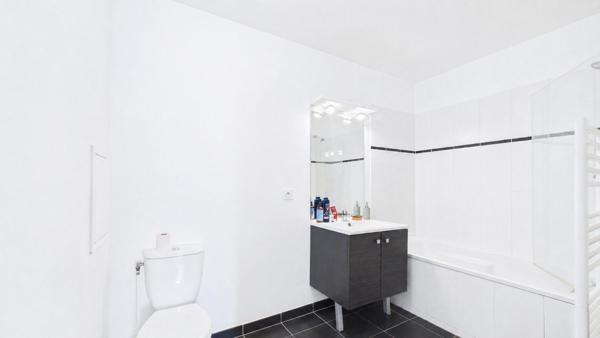Appartement T2, 43m², ascenseur au 7ème et dernier étage avec parking