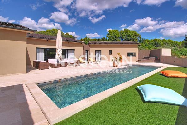 Maison Draguignan 5 pièces 155 m2 + couloir de nage 12X3 + garage sur terrain de 4092m²