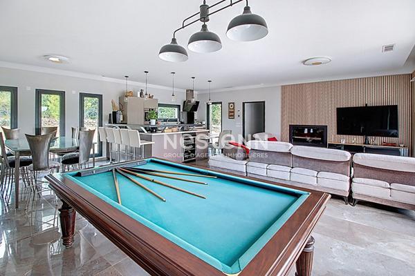 Maison Draguignan 5 pièces 155 m2 + couloir de nage 12X3 + garage sur terrain de 4092m²