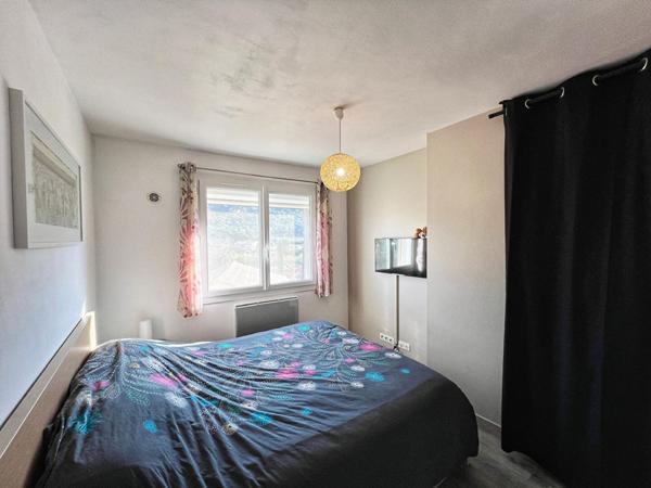 - HYERES - A Vendre - En Campagne - Maison T3 de 68 m², avec Cave et Terrasse.