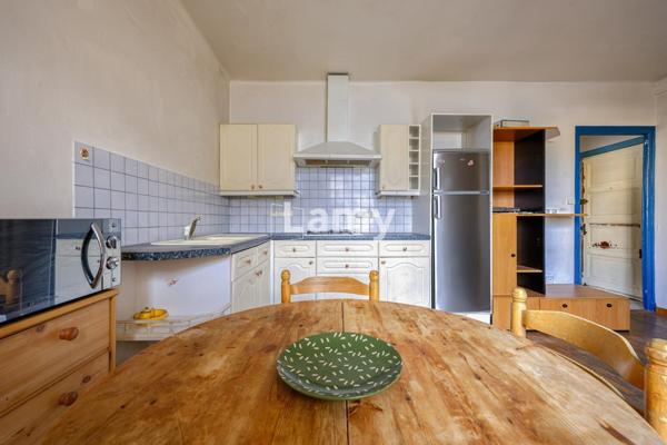 T2 au 5ème etage + cave + grenier