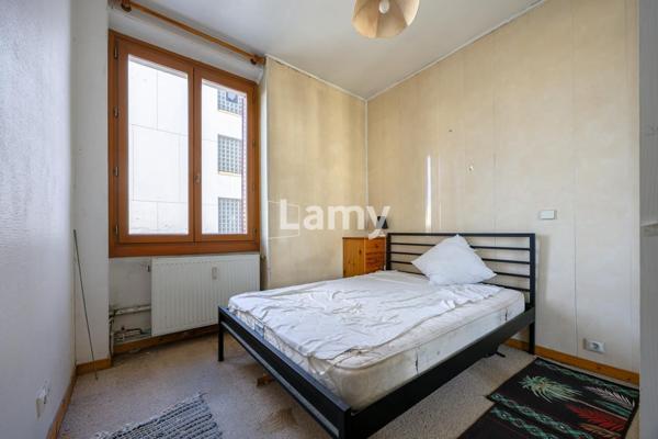 T2 au 5ème etage + cave + grenier