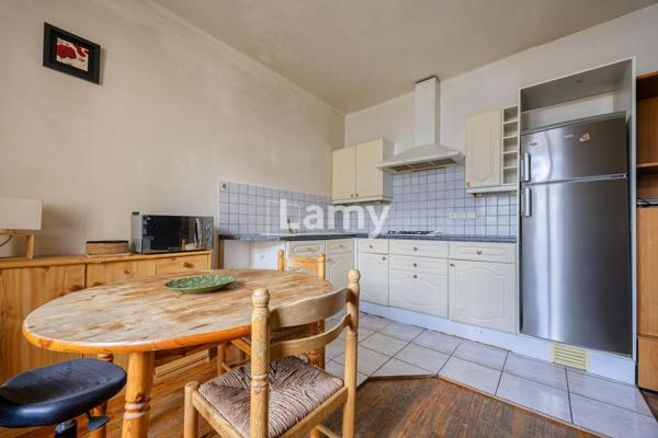 T2 au 5ème etage + cave + grenier