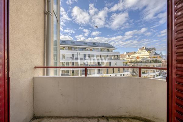 T2 au 5ème etage + cave + grenier