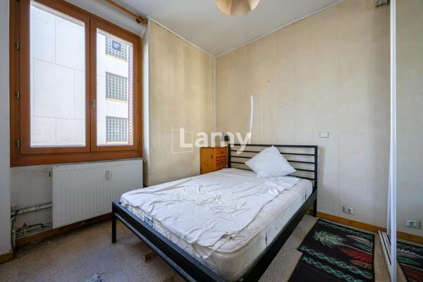 T2 au 5ème etage + cave + grenier