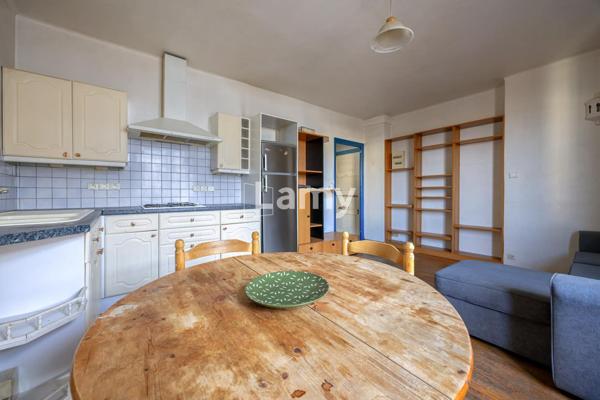 T2 au 5ème etage + cave + grenier