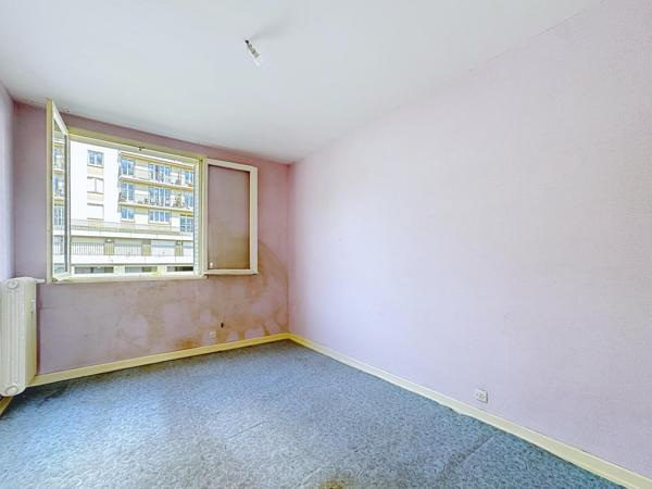 A 6 points du DPE D, T3 à rénover, belle surface, vue magnifique !