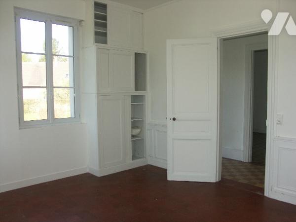 Ancienne école proche AUFFAY