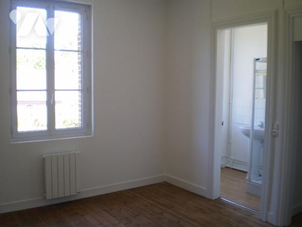 Ancienne école proche AUFFAY