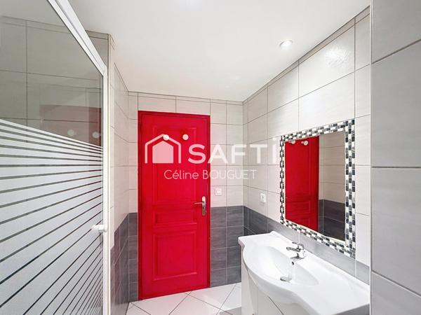 Appartement T2 avec cour et terrasse extérieure