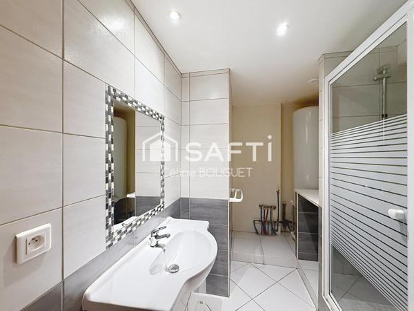 Appartement T2 avec cour et terrasse extérieure