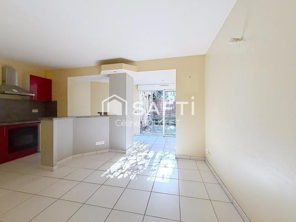 Appartement T2 avec cour et terrasse extérieure