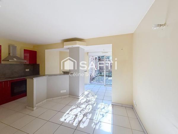 Appartement T2 avec cour et terrasse extérieure