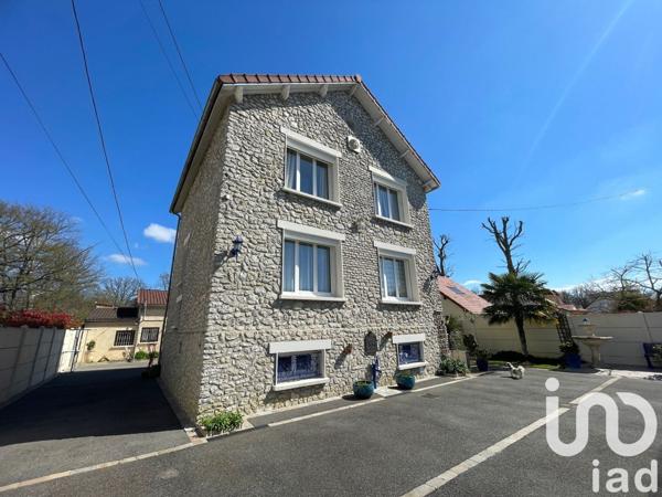 Maison 8 pièces de 190 m² à Dammarie-les-Lys (77190)