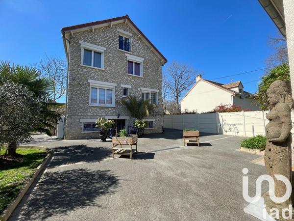 Maison 8 pièces de 190 m² à Dammarie-les-Lys (77190)