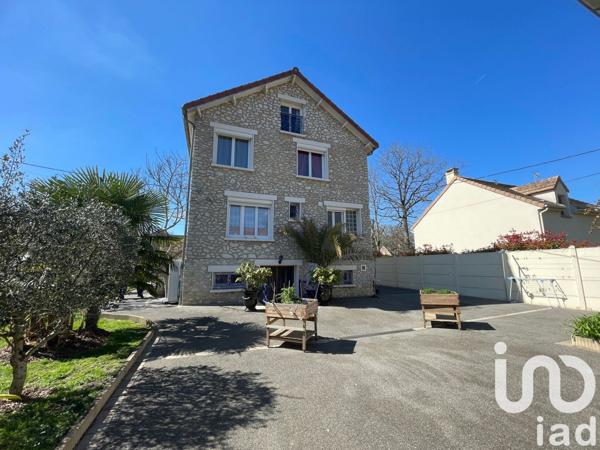 Maison 8 pièces de 190 m² à Dammarie-les-Lys (77190)