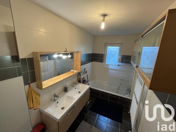 Maison 5 pièces de 118 m² à Trois-Palis (16730)