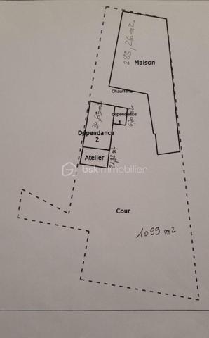Vous rêvez d’un bien atypique avec un énorme potentiel ? Cette ancienne bâtisse bar-hôtel-restaurant n’attend plus que votre projet !

Avec ses 280 m² habitables sur un terrain de 1 099 m², elle offre de multiples possibilités : grande maison familiale, gîte, chambres d’hôtes, activité touristique ou professionnelle, voire réouverture d’un commerce.

Le bien comprend :
• 8 chambres
• 1 bureau
• 4 salles d’eau
• Une salle de bar de 70 m²
• Un salon et une cuisine
• Une incroyable salle de cinéma de 60 m²
• Terrasse, jardin et 3 dépendances

Les dépendances permettent d’imaginer logements indépendants, ateliers, stockage ou espaces de réception.

Un lieu rare, plein de caractère et de possibilités, à découvrir rapidement !

📞 Informations et visites : 07 67 61 78 92