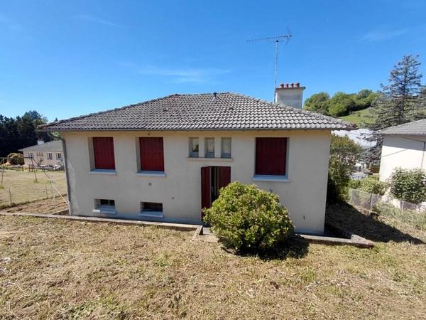 Maison familiale avec jardin et garage – Montsalvy (15120)