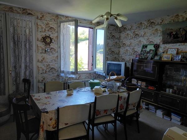 Maison familiale avec jardin et garage – Montsalvy (15120)