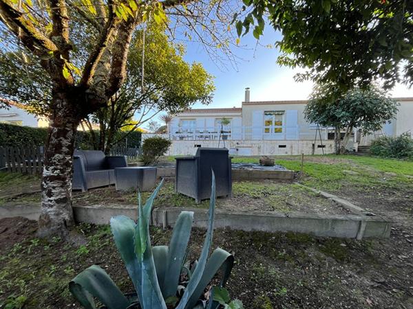 Maion LE CHAMP SAINT PERE trois chambres.