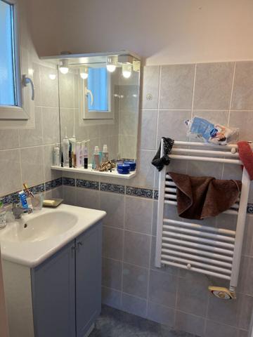 Maion LE CHAMP SAINT PERE trois chambres.