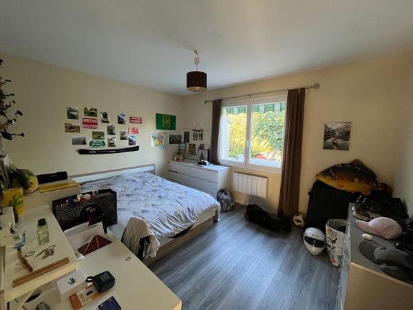 Maion LE CHAMP SAINT PERE trois chambres.