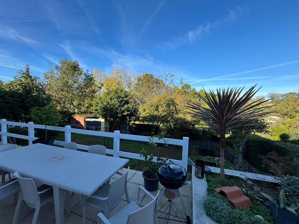 Maion LE CHAMP SAINT PERE trois chambres.