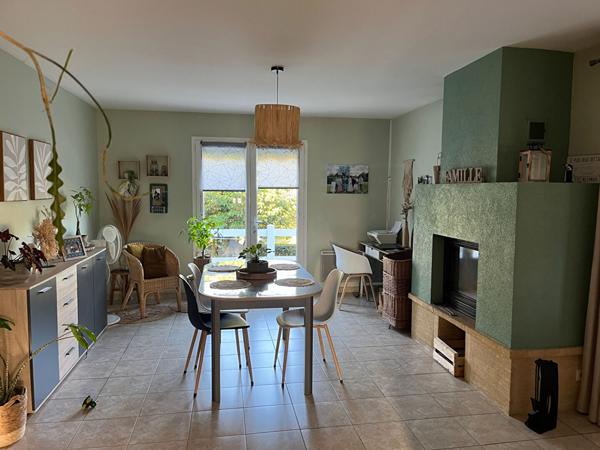 Maion LE CHAMP SAINT PERE trois chambres.